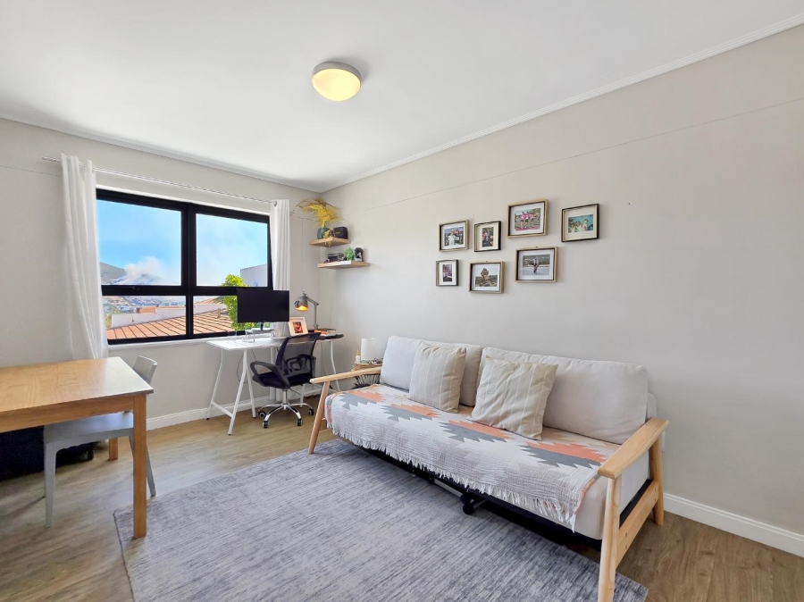 2 Bedroom Property for Sale in Vredehoek Western Cape